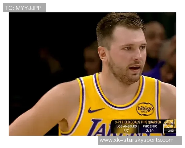 里夫斯分析詹姆斯如何利用东契奇被包夹后的4打3优势进行进攻