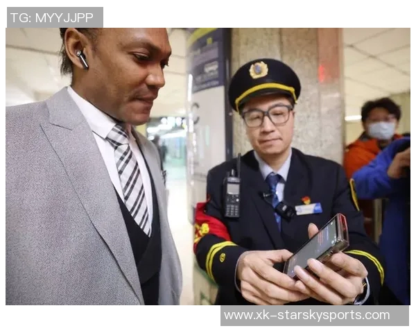 克劳奇不慎遗失妻子生日礼物地铁乘客拾获后及时归还车站